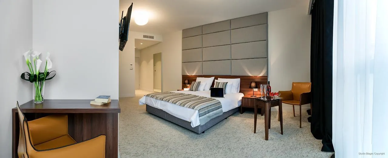 Alojamento de Acomodação e Pequeno-almoço Priska Med Luxury Rooms Split
