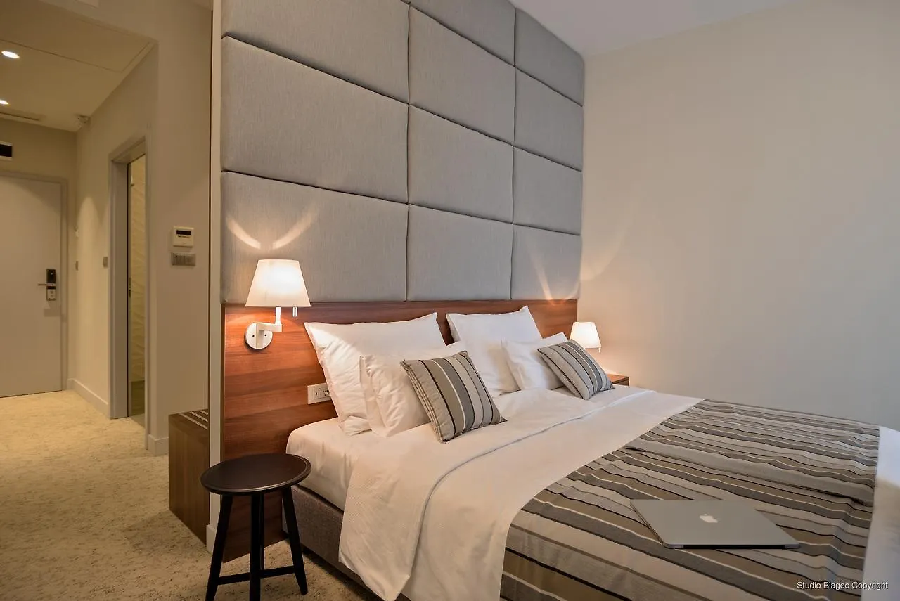 Priska Med Luxury Rooms Split Bed and breakfast