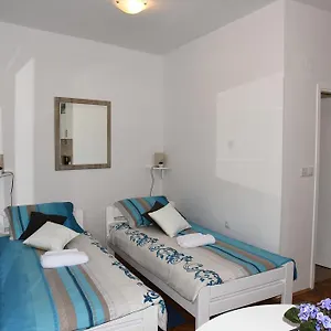 downtown-apartment-korina-zadar.hotelinzadar.com/